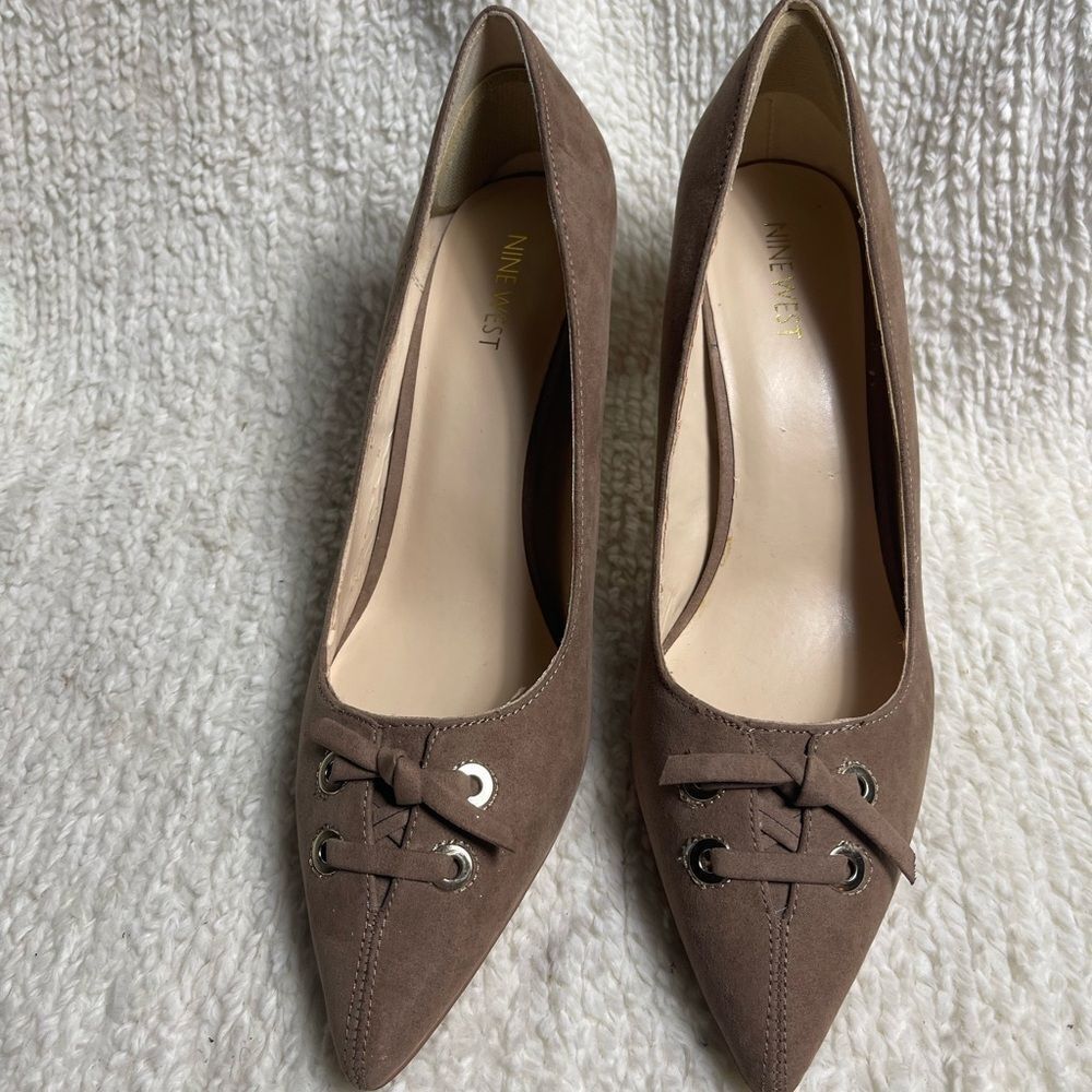Nine West Women synthetic suede light brown Heels with lace Bow Detail SZ11M